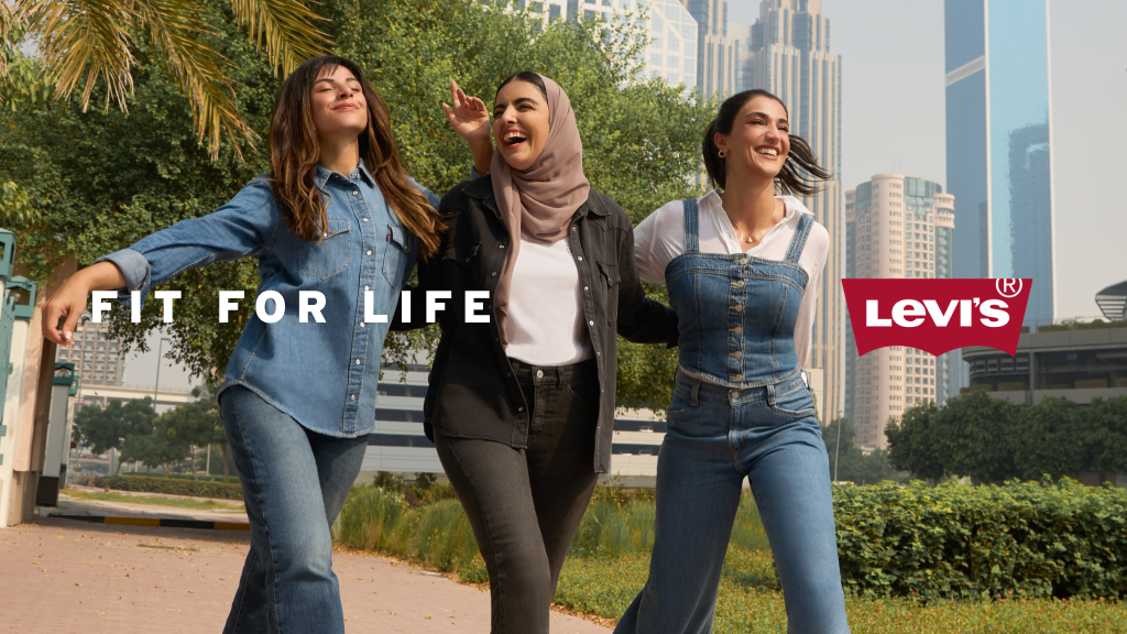 تألّقي بأسلوبك الخاص مع Levi’s: تصاميم دنيم تواكب كلّ تحرّكاتك